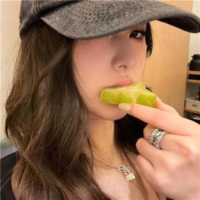 橙色女孩